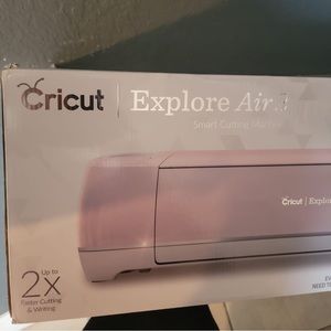 Cricut 
Explore Air 2
Smart Cutting Machine